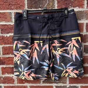 Quicksilver Men’s Aloha Flower Swim Trunks Size 30” Waist